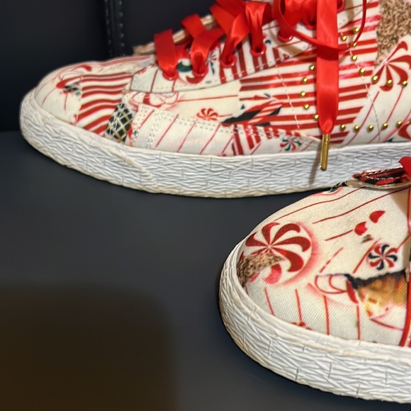 Nike 2015 Christmas Shoes - Picture 2 of 5